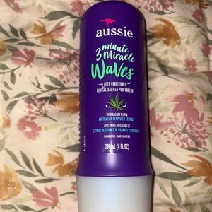 Aussie 3 Minute Miracle Waves Deep Conditioner